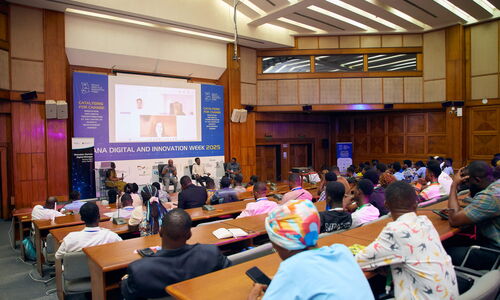 Audience and panelists at GDIW.