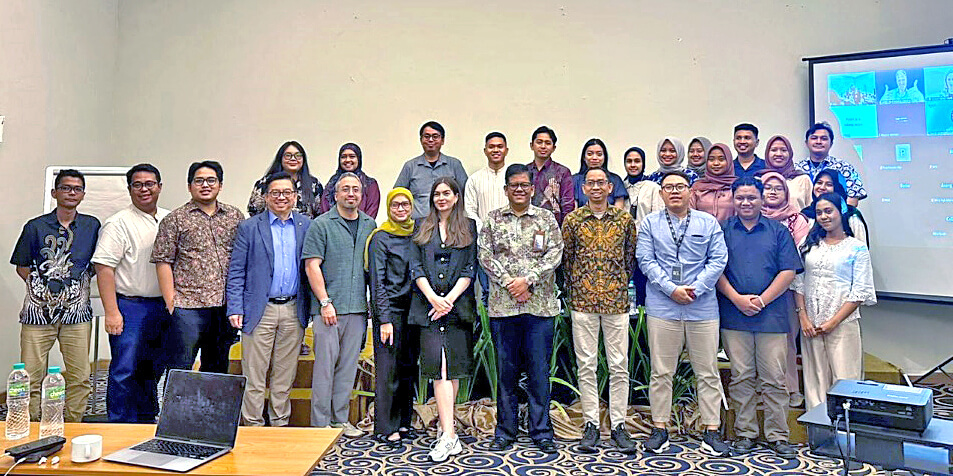 A group of stakeholders from Indonesia and Germany looking at the camera