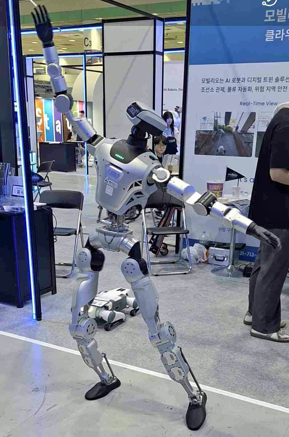 Humanoid robot at Seoul Smart Life Week